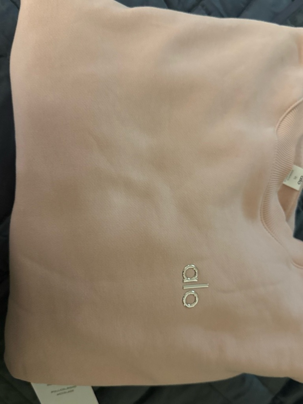 ALO Yoga Rose colored
Crewneck Sweatshirt
Size XS - Picture 2 of 4